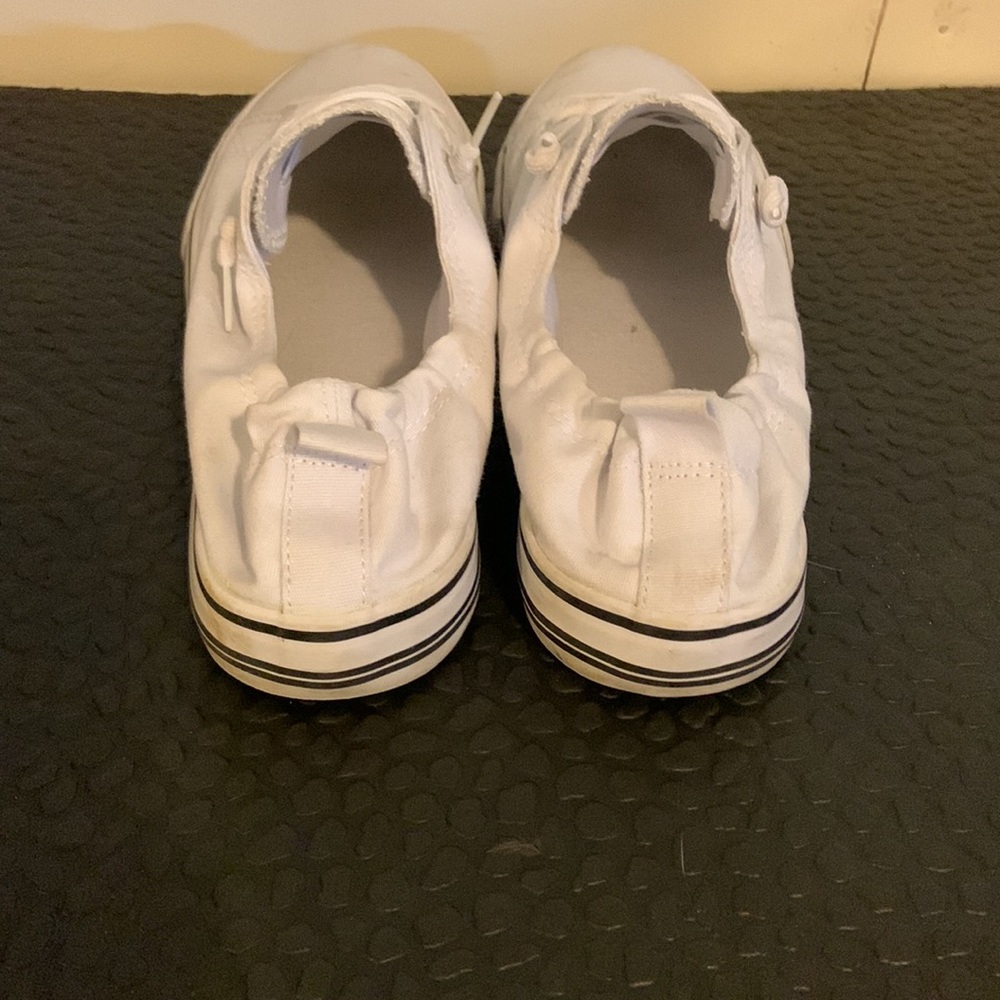 Shoes - Picture 2 of 6